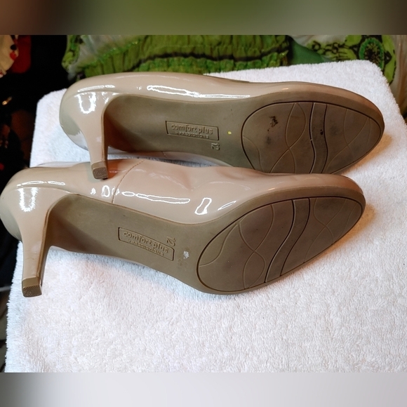 ***SOLD*** COMFORTPLUS/PREDICTIONS TAN PATENT LEATHER SHOES PUMPS SIZE 12 - Picture 5 of 6